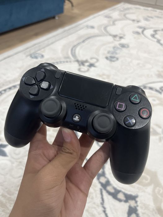 Продам Ps4 в отличном состояние