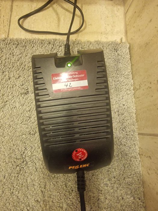 Acumulator si incarcator Pellenc