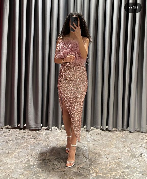 Рокля с пера и пайети