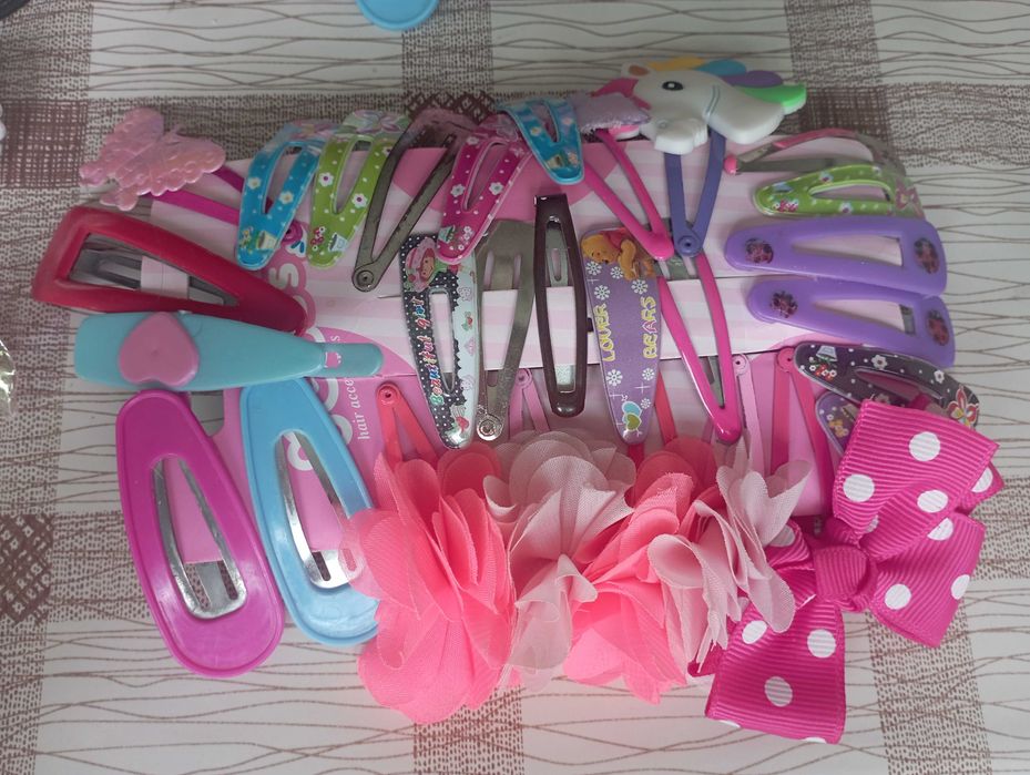 Запазени момичешки фиби и ластици