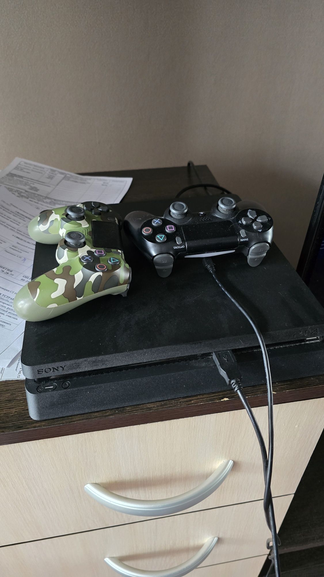 Продам Playstation 4 Slim 1 tb