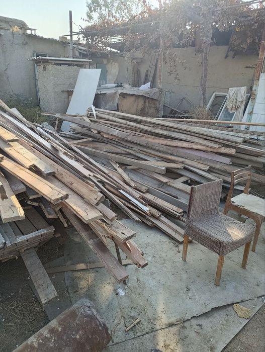 Taxta va bolorlar sotiladi