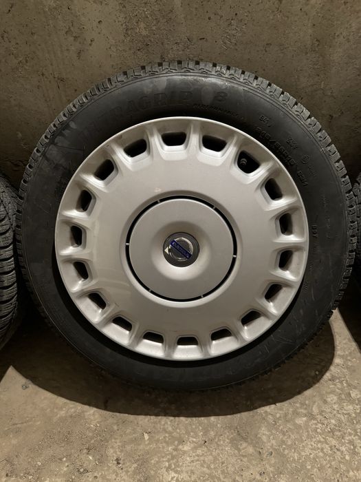 Set 4 Roți 215/55/16 + capace originale Volvo