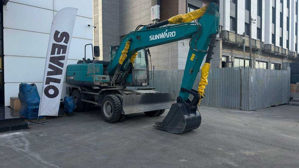 Экскаватор SUNWARD SWE150 0,6кубли