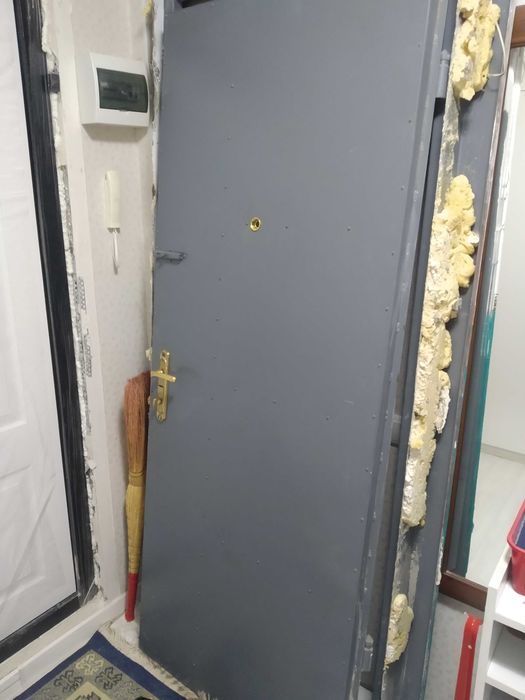 Дверь железная бронированая б/у