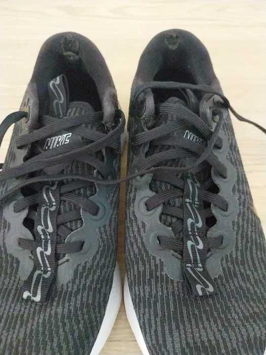 Дамски маратонки Nike Motivia