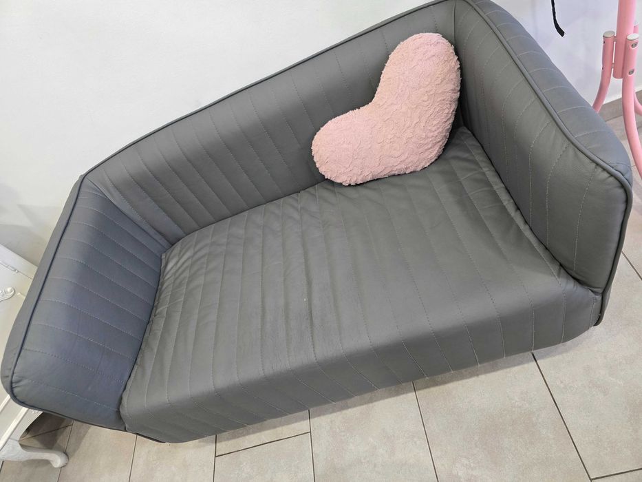 Двуместен диван сив