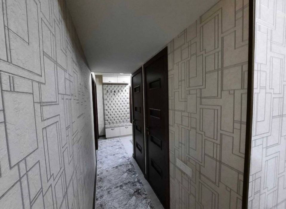 Метро косманавтов , продается 4 комнатная квартира 84м2