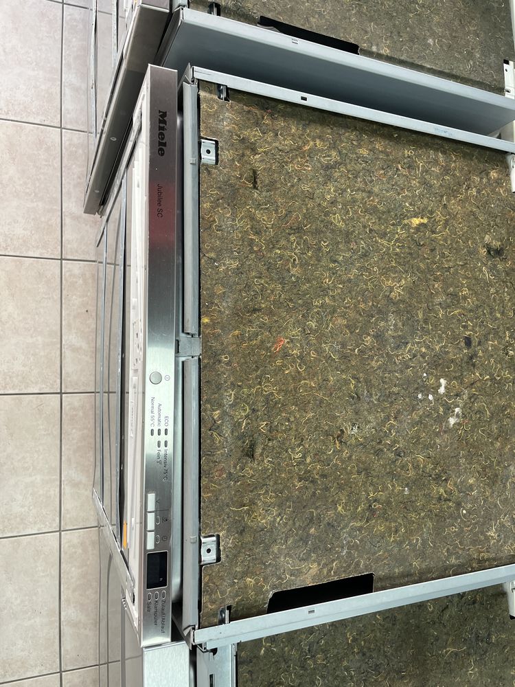 Miele G4995 Vi XXL Инвертор съдомиялна за пълно вграждане/24 мес гар