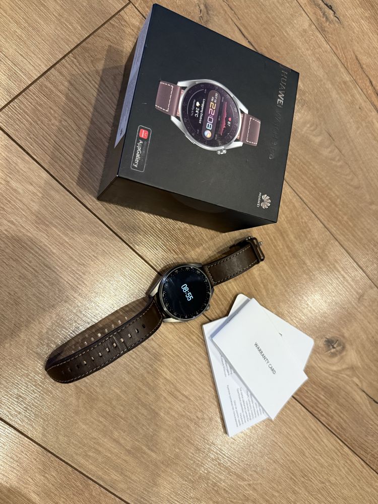 Продавам Huawei Watch 3 Pro – перфектно състояние, с кутия и документи