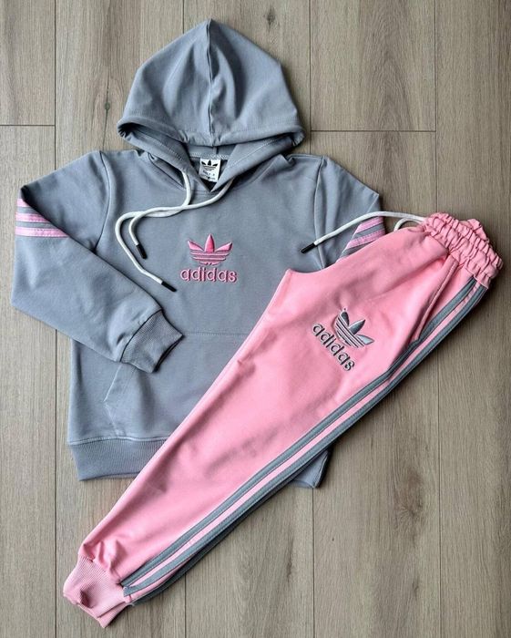 Спортен екип за момиче Adidas

Лилав 6г
Сив 10г
Розов 6г и 14г

Цена:6