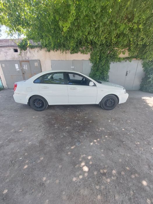 Продаётся автомобиль Лассети 2009 год