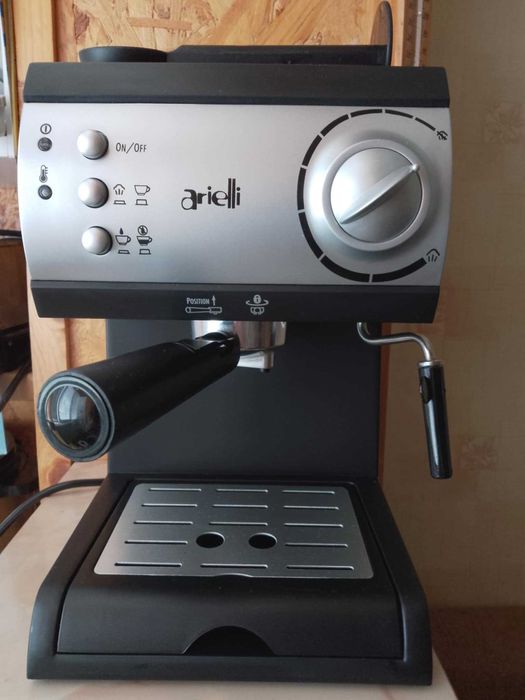 Продавам кафемашина Arielli KM 150BS.