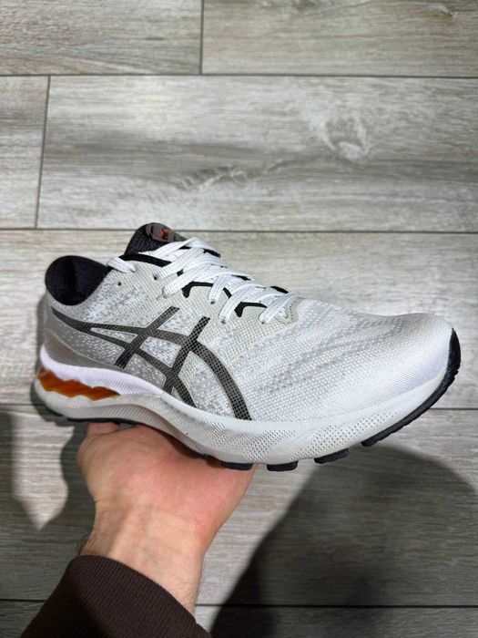 Беговые кроссовки Asics Gel-Nimbus 23.
