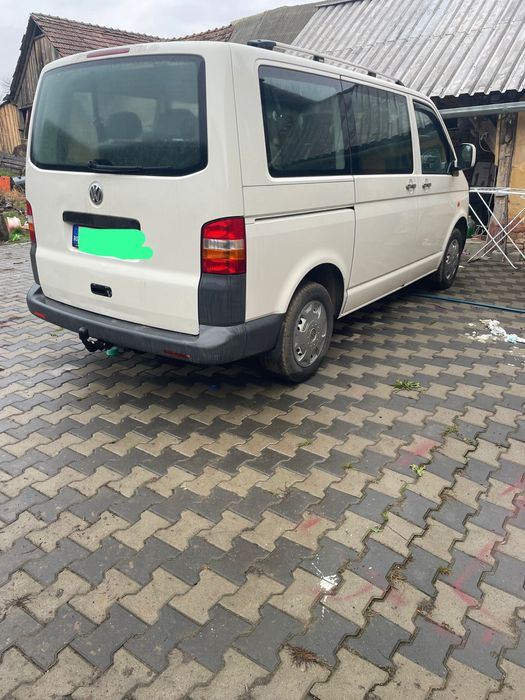 Vand wv t5 8+1 sau schimb cu nissan navara d40