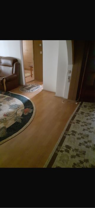 Vand apartament cu 4 camere,zona pietei centrale