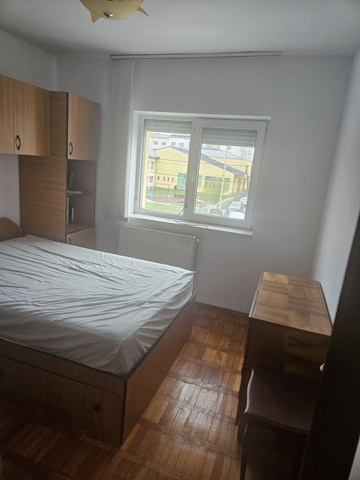 Apartament 4 camere de inchiriat