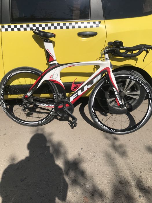 Карбонов шосеен велосипед Fuji