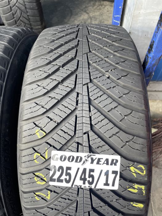 225/45/17 Good Year M+S