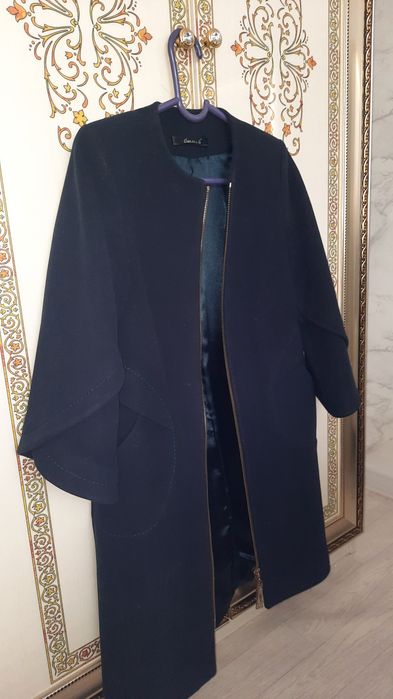 Пальто сатылады.