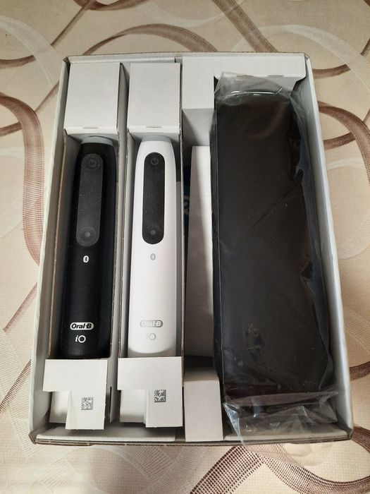 Set 2 periute de dinti electrice ORAL-B iO5