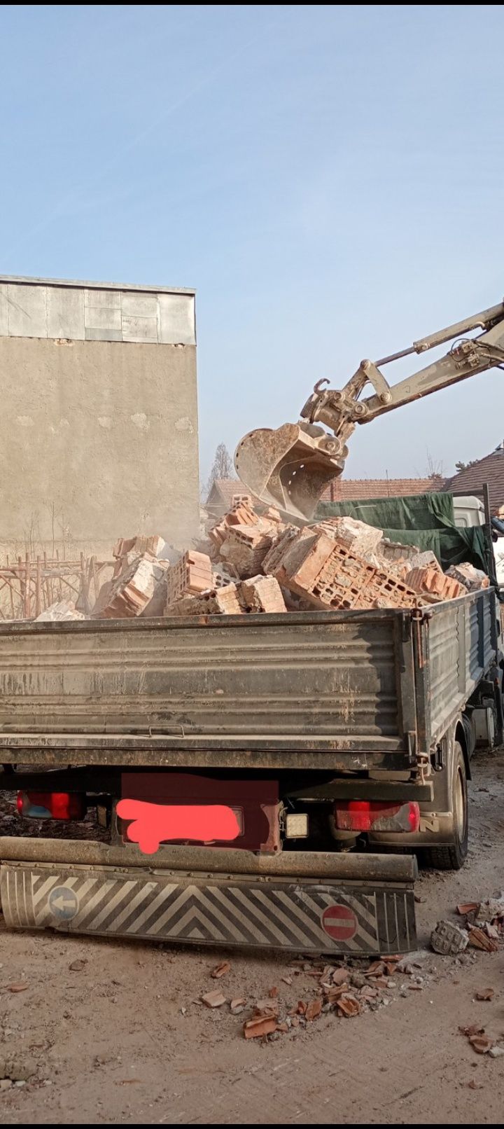 Evacuam resturile de materiale rezultate din demolări sau construcții