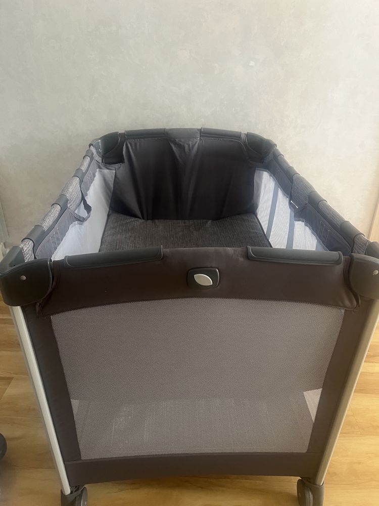 Продам манеж Jole по очень выгодной цене.