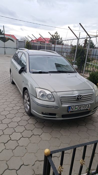 Vând Toyota avensis