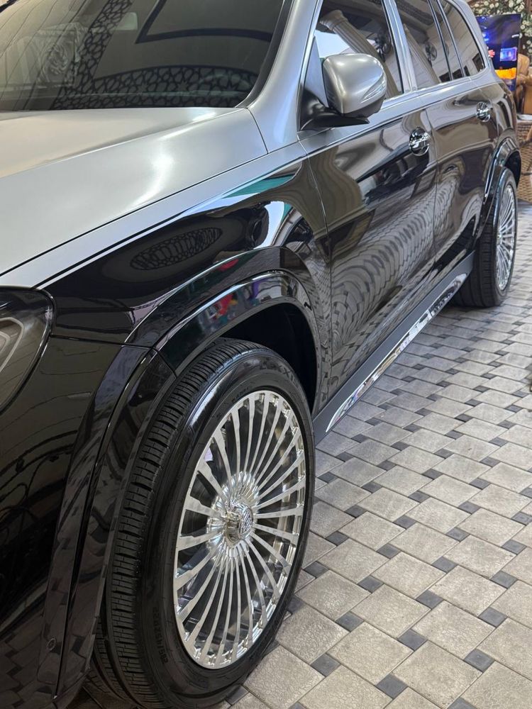 Mercedes benz GLS 450 черный 2021 год