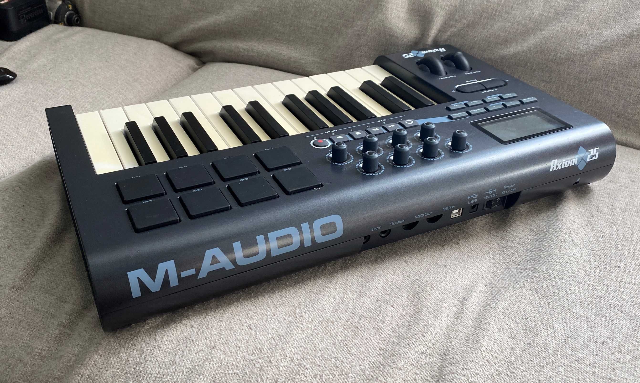 Controller Midi M Audio Axiom 25  USB - ideal pasionati muzica - USA