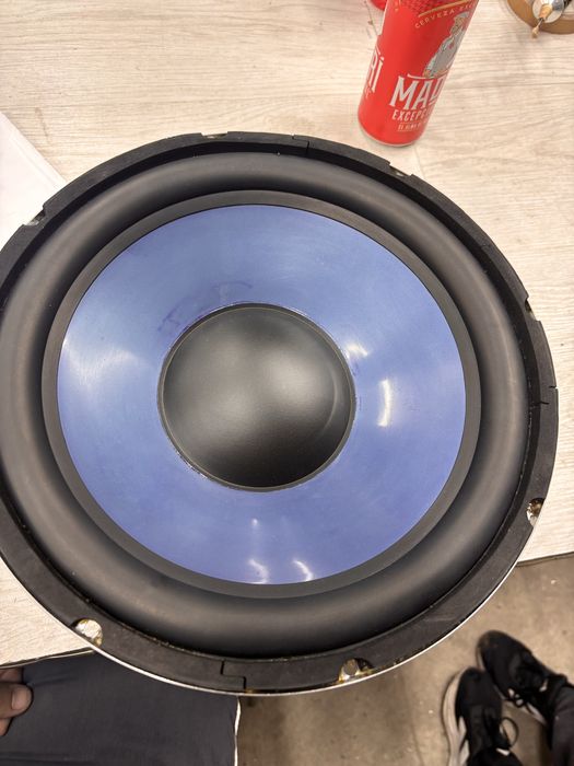 Продавам два говорителя – 12 инча, 4 ома.