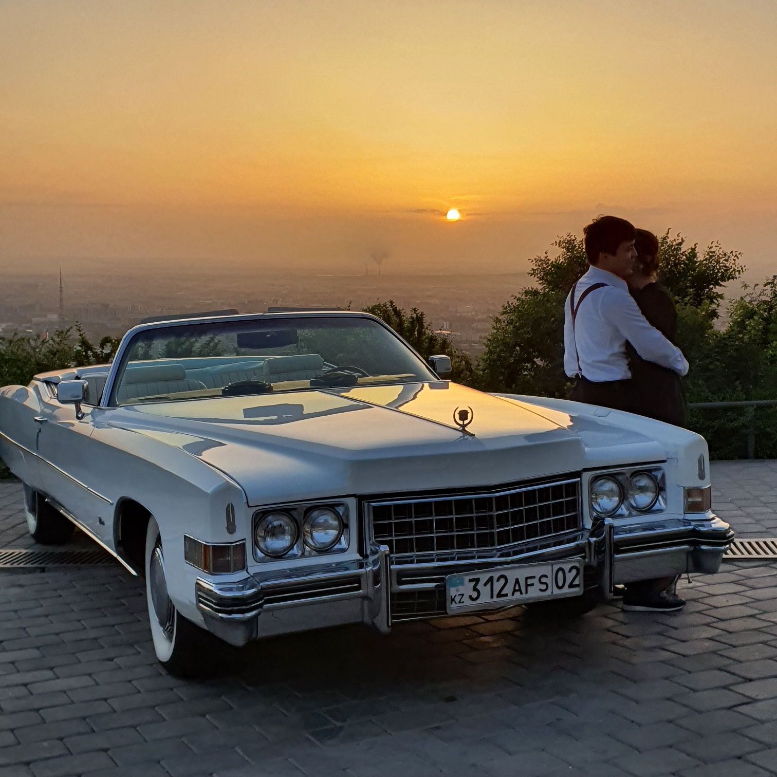 Аренда стильного роскошного кабриолета Cadillac "Eldorado"