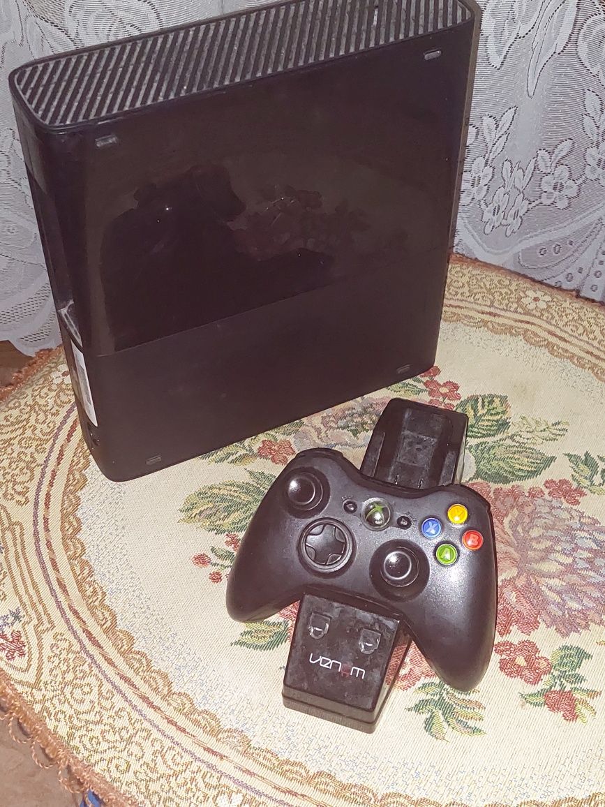 Продам Xbox 360 срочно