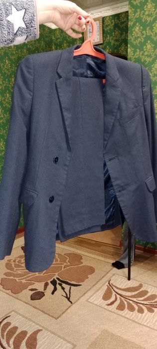 Продам костюм школьный