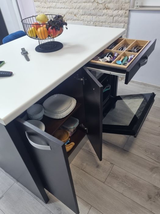 Ocazie! Mobila de bucatarie (masina de spalat vase si hota)