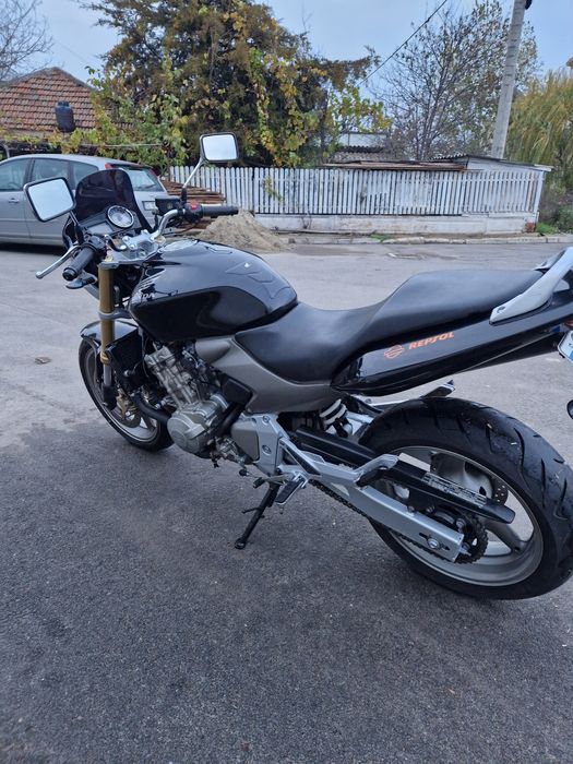 Honda hornet  .  .