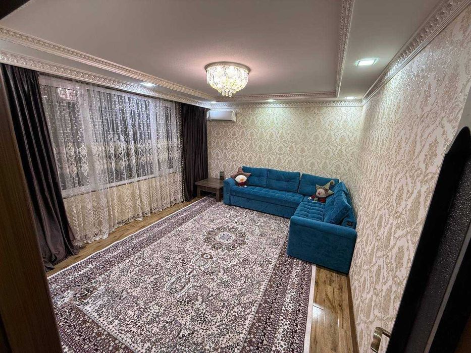 Срочно продаётся 4 комнатная квартира в 7 квартале с хорошим ремонтом