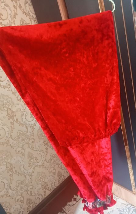 To‘q qizil vilur ko‘ylak  — uyda ham jozibali ko‘rinish uchun!