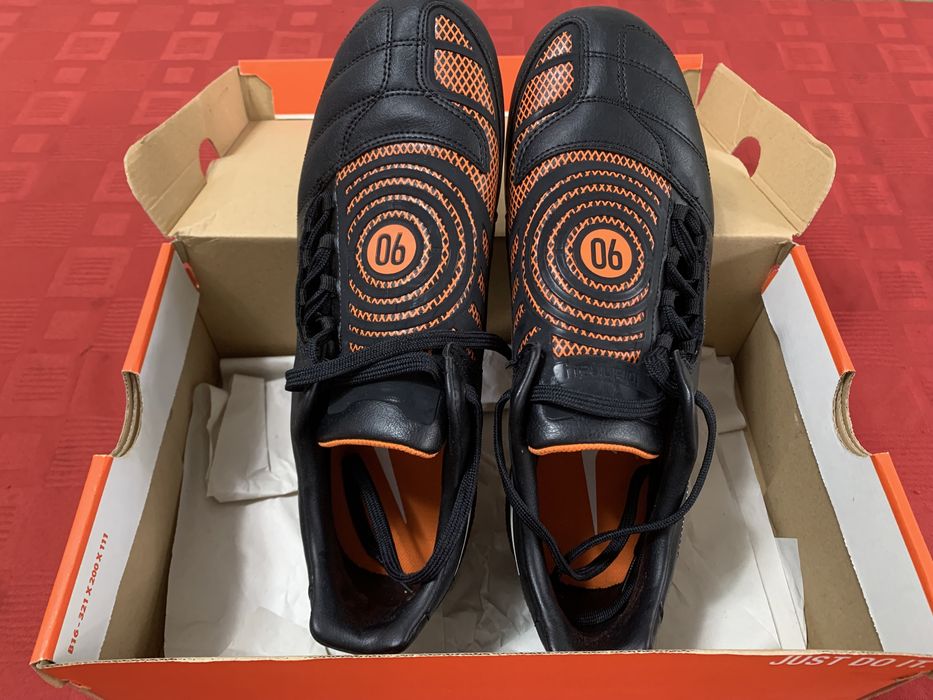 Чисто нови футболни обувки Nike