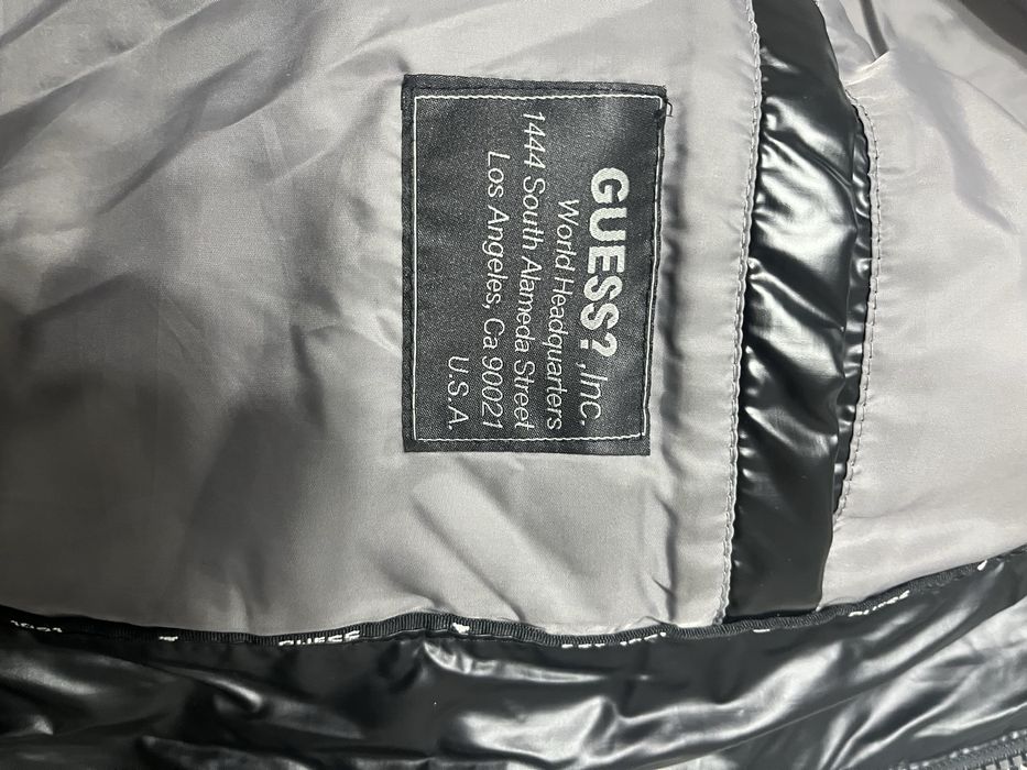 Geaca guess neagra lucioasa