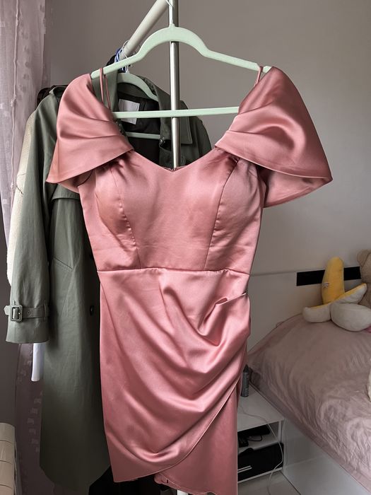 Розова рокля от сатен