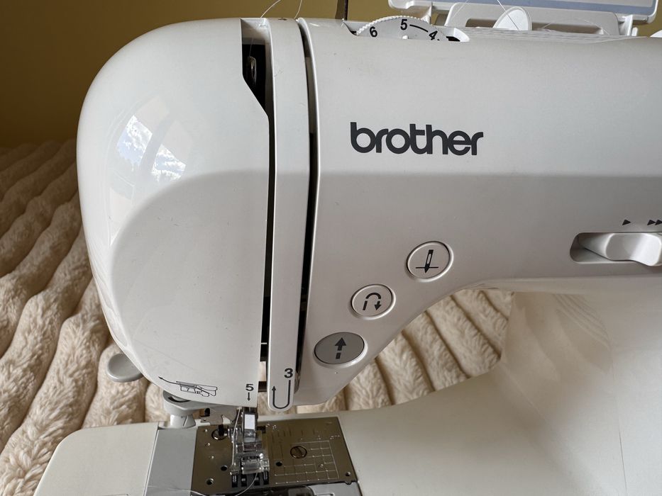 Masina de cusut Brother Innov-is 35 cu 70 de cusaturi