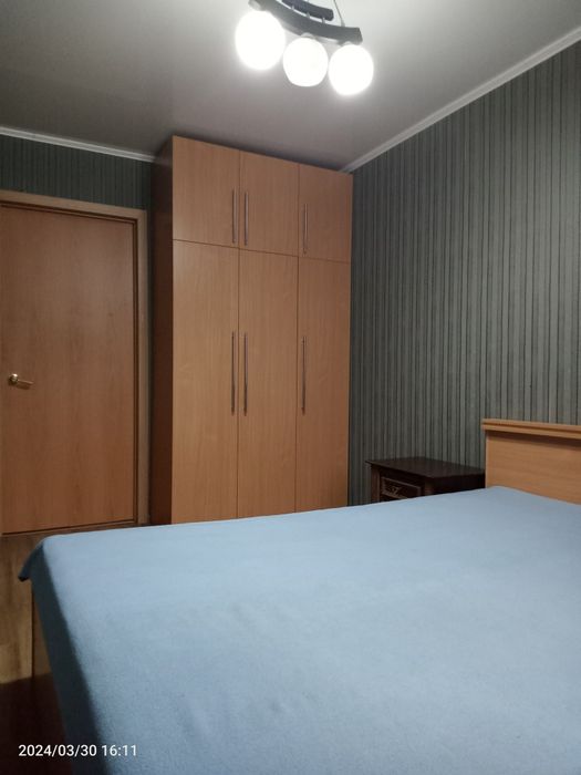 Сдаю -2-х.ком.кв  на 4 мкр.