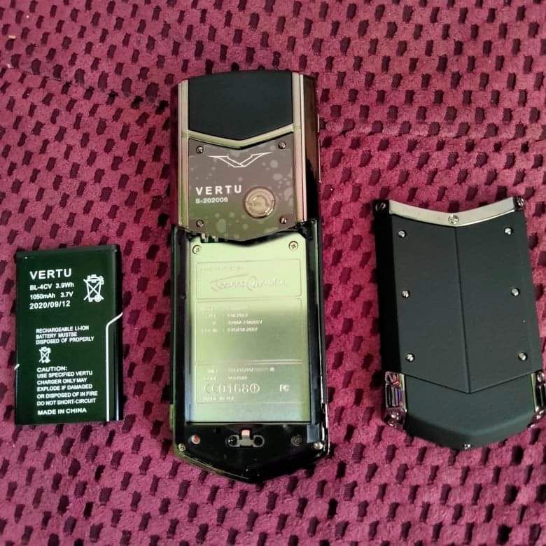 VERTU Signature Slide