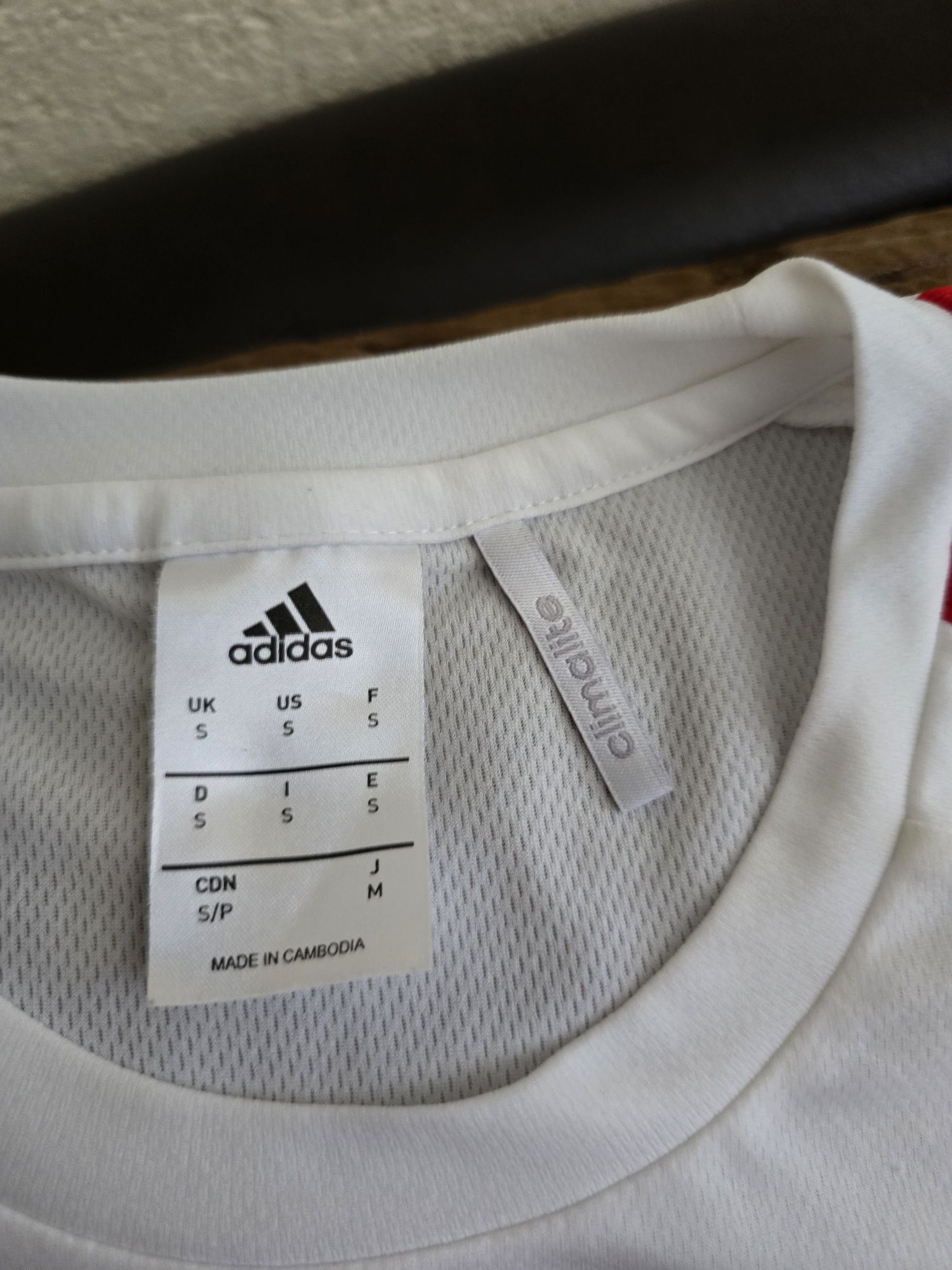 Оригинална дамска тениска  на Adidas