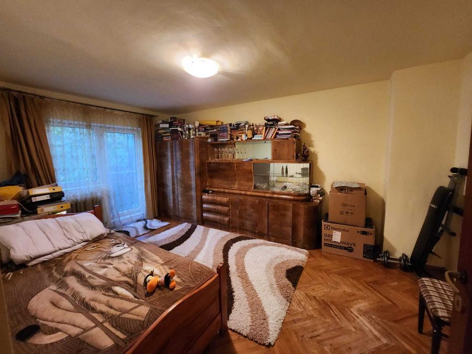 Vând apartament cu 2 camere in M17, et. 2, tip C2