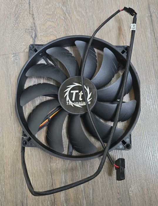 Вентилятор 200мм Thermaltake tt 2030