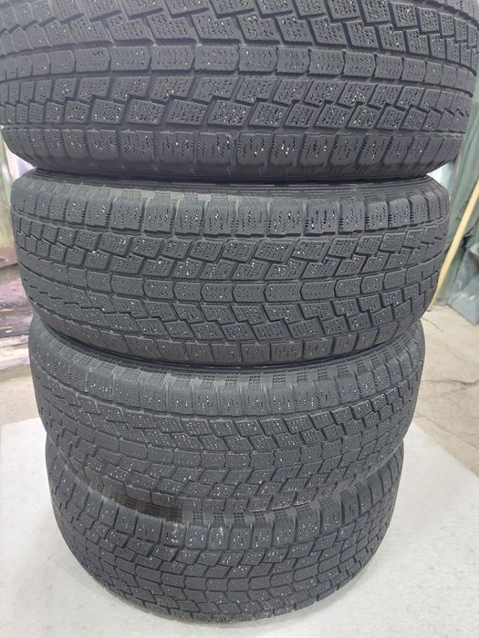 Комплект зимних шин 235 *60 R18