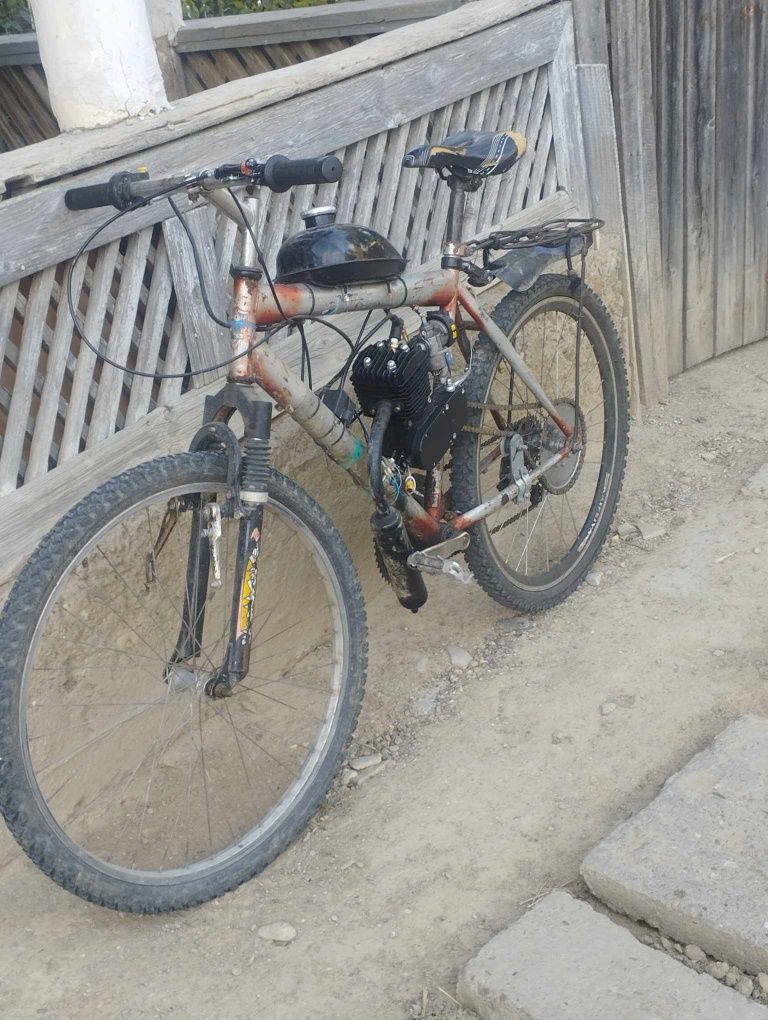 Bicicleta cu motor , vând sau schimb cu scuter