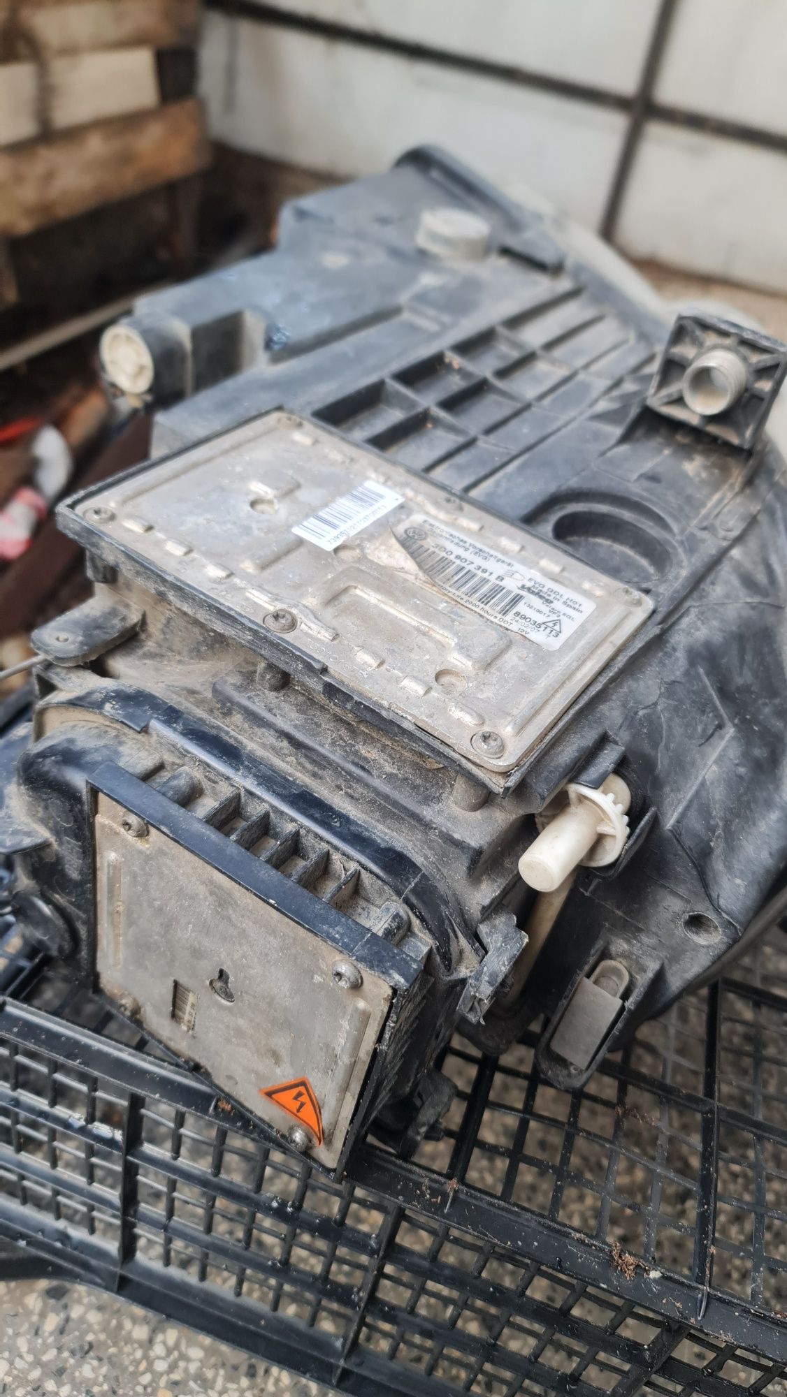 Фарове VW b6 bixenon valeo,крушки Osram xenarc d1s